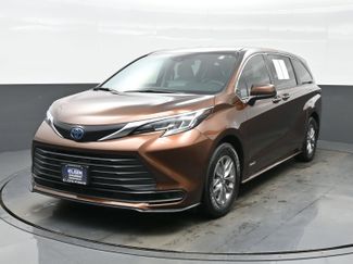 Used 2021 Toyota Sienna LE video 1