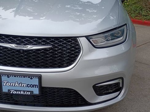 Used 2023 Chrysler Pacifica Pinnacle FWD image 10