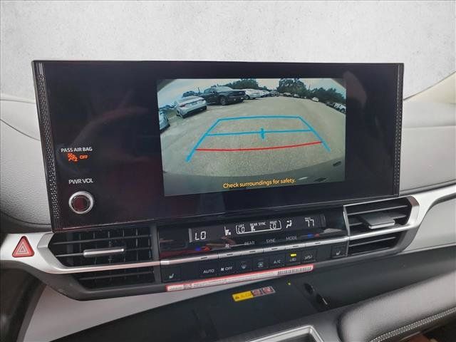 Used 2026 Toyota Sienna XLE FWD image 19