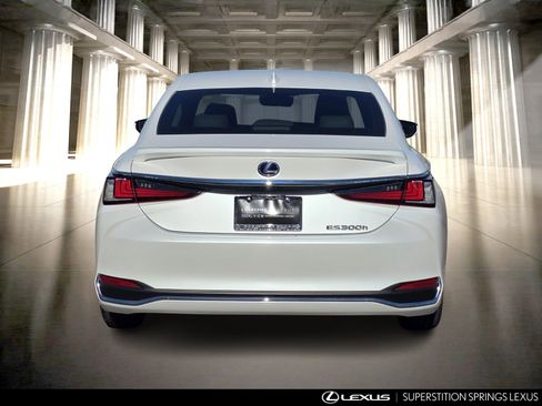 Certified 2019 Lexus ES 300h w/ Accessory Package image 6