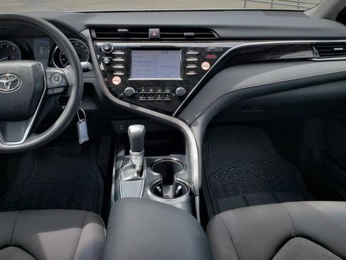 Used 2018 Toyota Camry LE FWD image 11