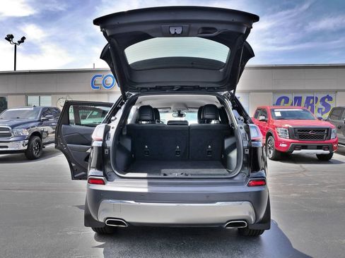 Used 2019 Jeep Cherokee Limited AWD/4WD image 15