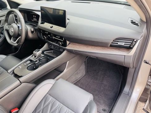 Used 2024 Nissan Rogue Platinum w/ Platinum Premium Package image 19