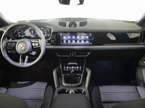 Certified 2026 Porsche Cayenne E-Hybrid Coupe AWD/4WD image 20