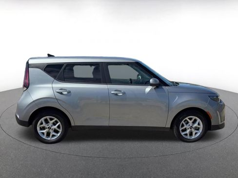 Used 2025 Kia Soul LX w/ LX Technology Package FWD image 13