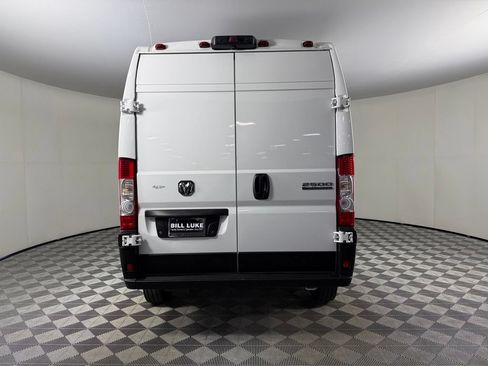 Used 2026 RAM ProMaster 2500 w/ Convenience Group FWD image 8
