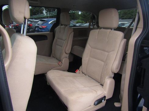 Used 2016 Dodge Grand Caravan SE w/ Quick Order Package 29E SE FWD image 17