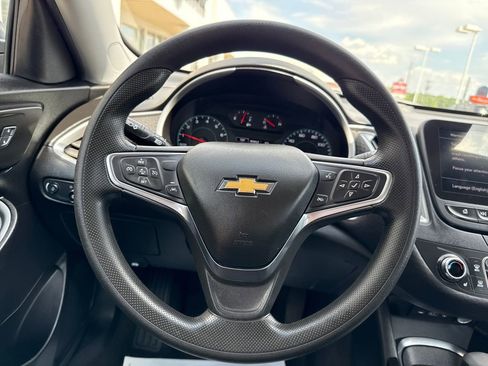 Used 2025 Chevrolet Malibu LT FWD image 14