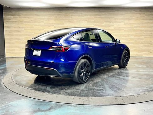Used 2025 Tesla Model Y Long Range AWD/4WD image 15
