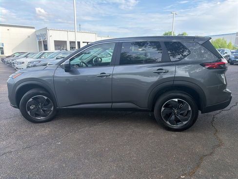 Used 2025 Nissan Rogue SV image 4