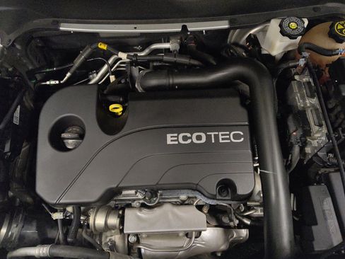 Used 2021 Chevrolet Equinox LS w/ LPO, Cargo Package FWD image 30