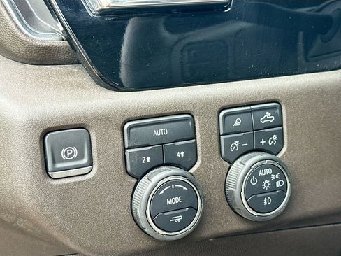 Used 2025 Chevrolet Silverado 1500 LTZ AWD/4WD image 10