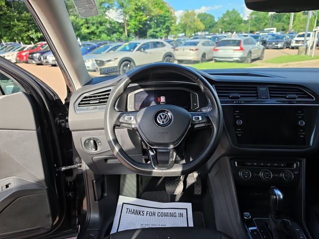 Used 2020 Volkswagen Tiguan SEL FWD image 13