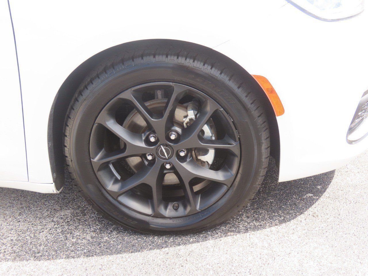 Used 2025 Chrysler Pacifica Limited FWD image 7