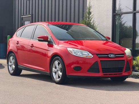Used 2013 Ford Focus SE w/ SE Winter Pkg FWD image 4