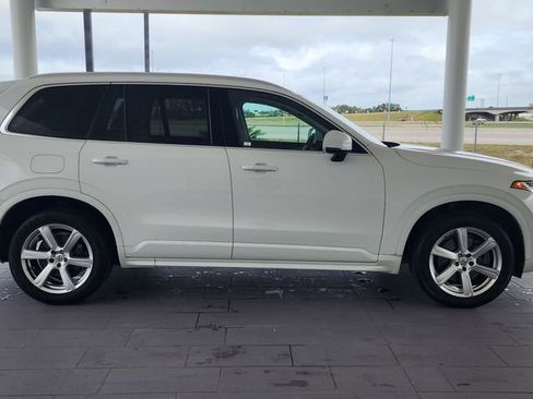 Used 2021 Volvo XC90 T5 Momentum image 5