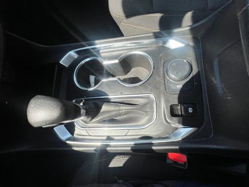 Used 2021 Chevrolet Traverse LS image 21