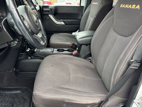 Used 2014 Jeep Wrangler Unlimited Sahara w/ Connectivity Group image 7