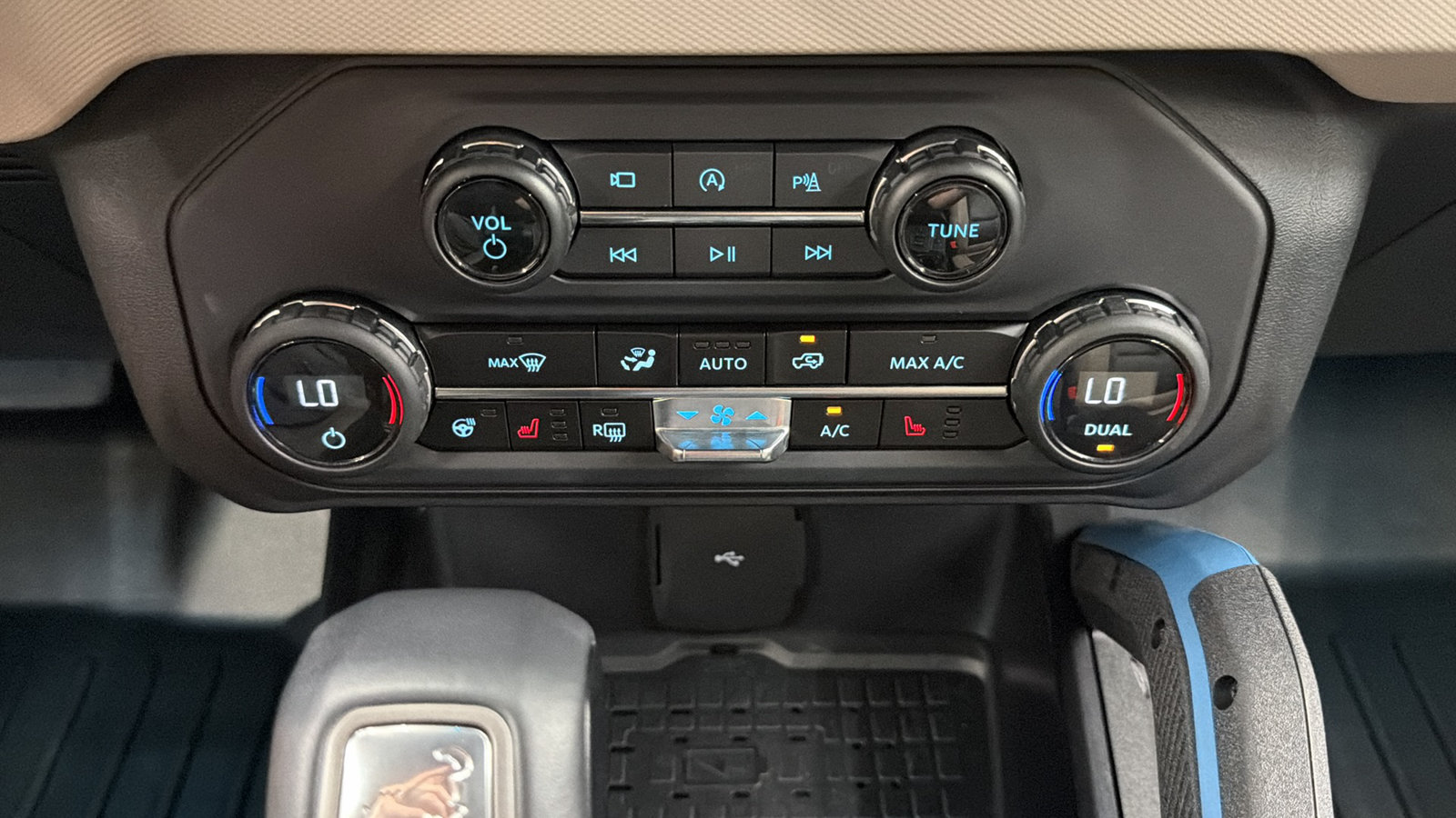 Used 2024 Ford Bronco Wildtrak AWD/4WD image 23
