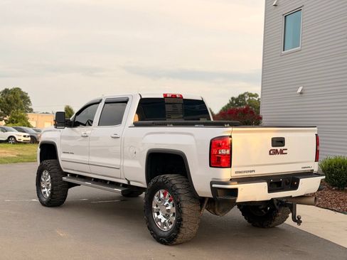 Used 2019 GMC Sierra 2500 Denali w/ Duramax Plus Package AWD/4WD image 9