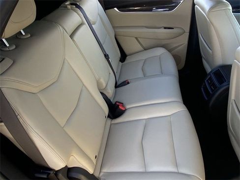 Used 2017 Cadillac XT5 FWD image 13