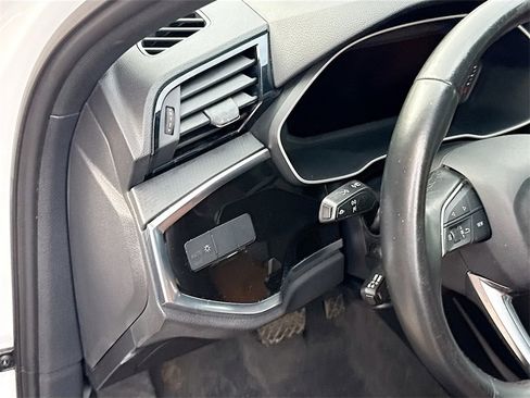 Used 2021 Audi Q3 2.0T Premium image 11