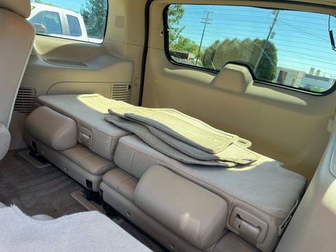 Used 2010 GMC Yukon SLT w/ SLT-2 Equipment Package AWD/4WD image 16