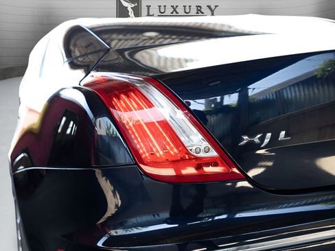 Used 2012 Jaguar XJ L RWD image 17