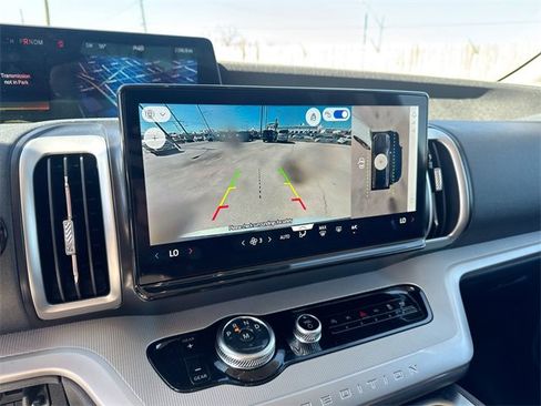 Certified 2025 Ford Expedition Active image 28