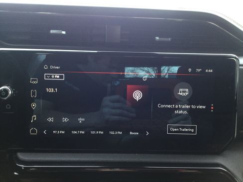 Used 2024 GMC Sierra 1500 AT4 w/ Technology Package image 18