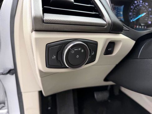 Used 2018 Ford Fusion SE image 19