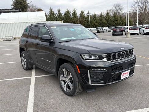 New 2026 Jeep Grand Cherokee Limited w/ Luxury Tech Group II AWD/4WD image 2