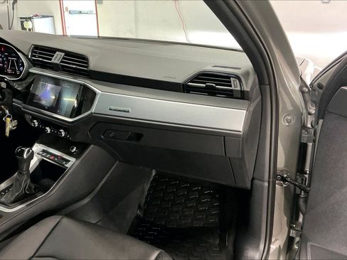 Used 2022 Audi Q3 2.0T Premium w/ Convenience Package image 18