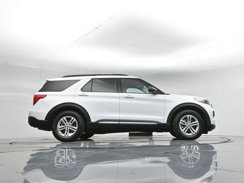 Used 2021 Ford Explorer XLT image 8