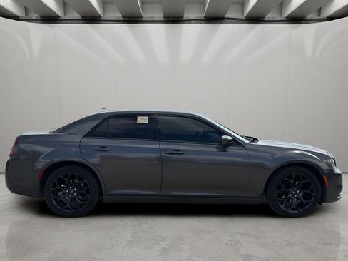 Used 2019 Chrysler 300 S image 6
