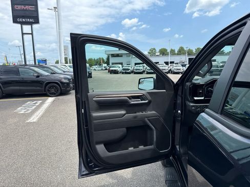 Used 2022 Chevrolet Silverado 1500 LT AWD/4WD image 11