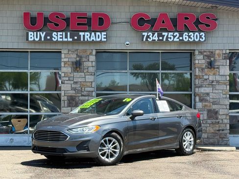 Used 2019 Ford Fusion SE FWD image 1