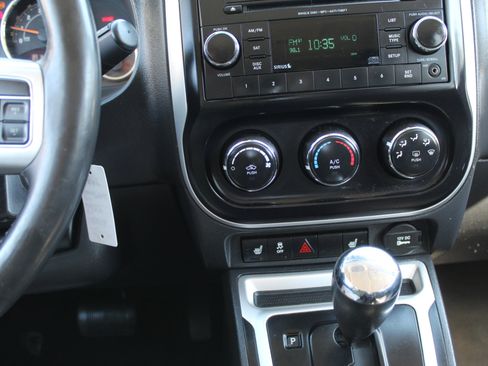 Used 2016 Jeep Compass Latitude image 14