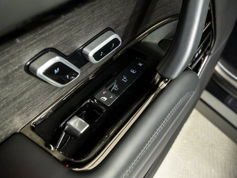 Used 2023 Land Rover Range Rover SV image 23