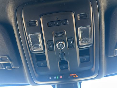 Used 2022 GMC Yukon XL Denali image 30