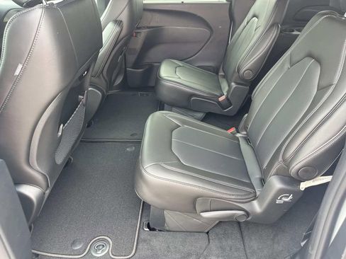New 2026 Chrysler Pacifica Select image 10