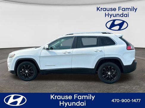 Used 2021 Jeep Cherokee Latitude Plus w/ Mopar Interior Package FWD image 4