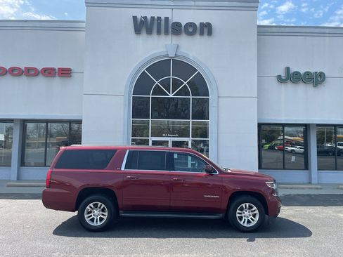 Used 2016 Chevrolet Suburban LT image 1
