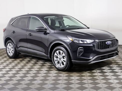 Used 2023 Ford Escape Active image 2