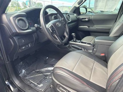 Used 2021 Toyota Tacoma TRD Off-Road w/ TRD Premium Off Road Package AWD/4WD image 14