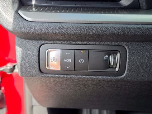 New 2026 Chevrolet Traverse LT w/ Driver Confidence Package FWD image 32