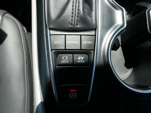 Used 2018 Toyota Camry XLE FWD image 29