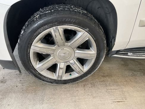 Used 2020 Cadillac Escalade Luxury image 10