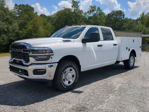 New 2025 RAM 2500 Tradesman w/ Chrome Appearance Group image 6