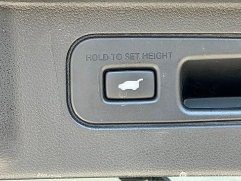 Used 2025 Honda Pilot Touring image 8